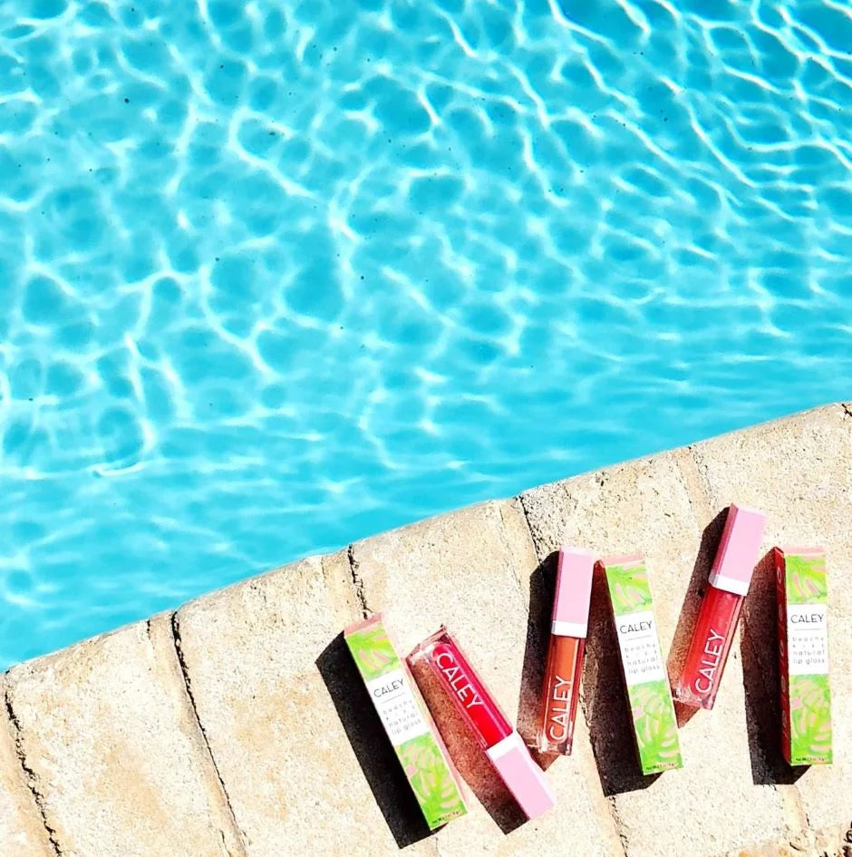 Elevate your beauty game with Beachy Kiss lip oil from Caley Cosmetics!  Perfect for a natural, glowy look, this clean skincare gem is a must-have.